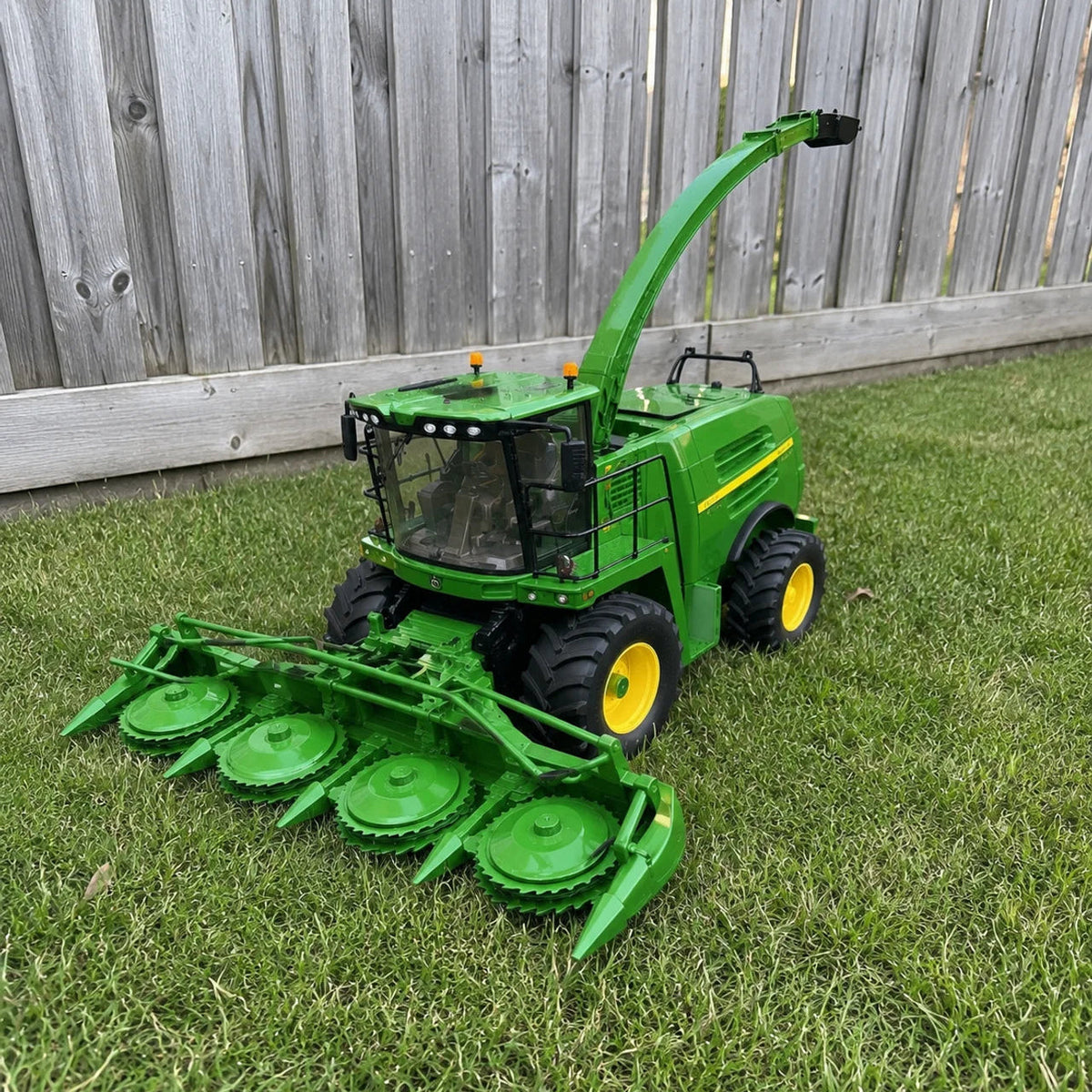🚜 Remote Control Farm Vehicle Toy with Moving Mechanism & Side-Chute Action