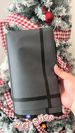 Demonstration of the foldable XXL storage bag opening from a compact folded shape