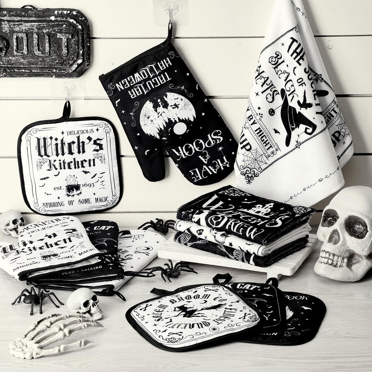 12-Piece Halloween Kitchen Decor Towel and Oven Mitt Set🧤